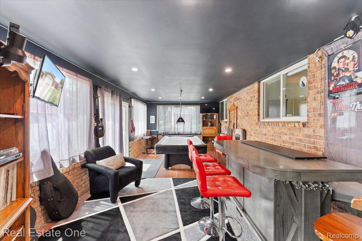 14125 WILLIAMSBURG Drive