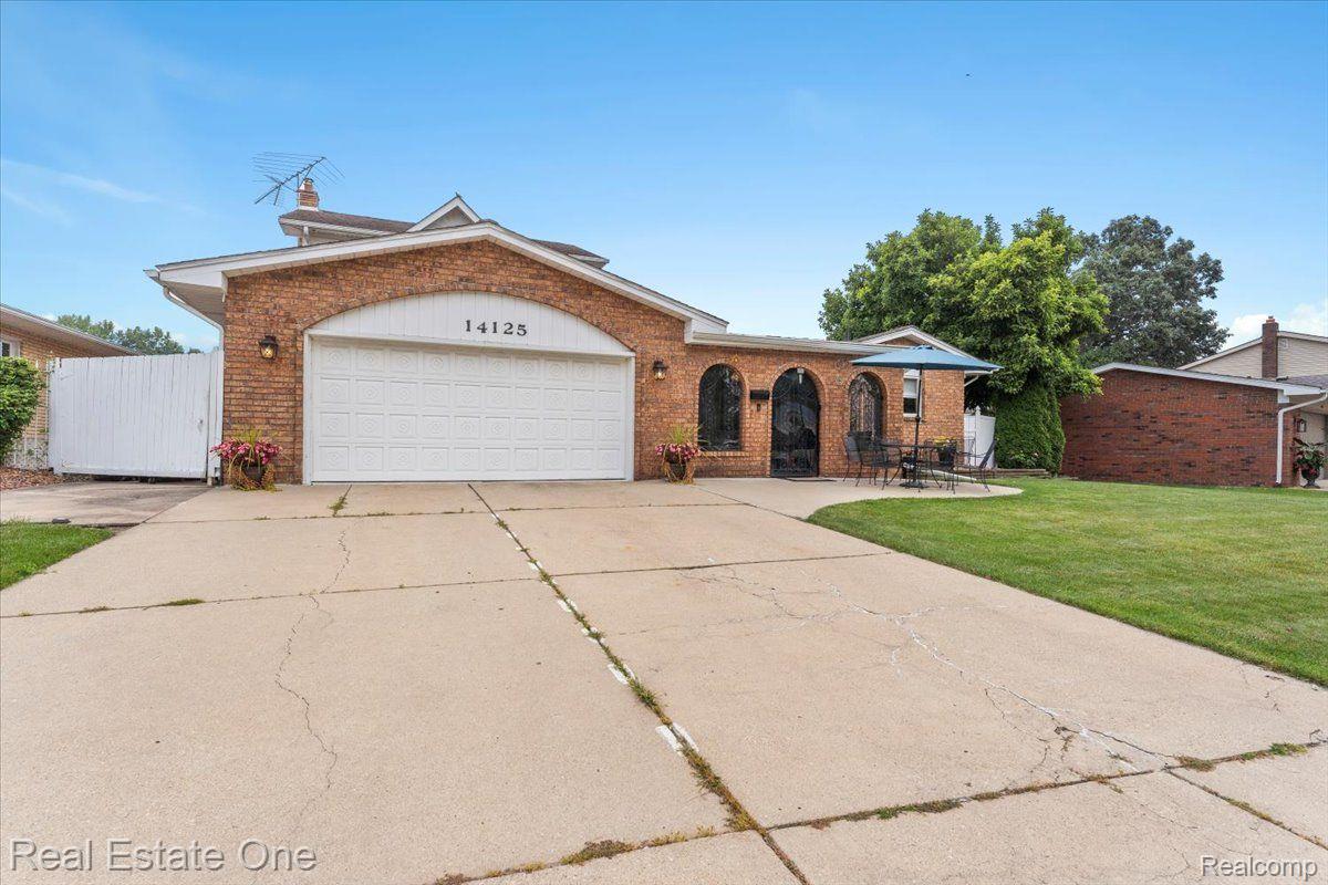 14125 WILLIAMSBURG Drive