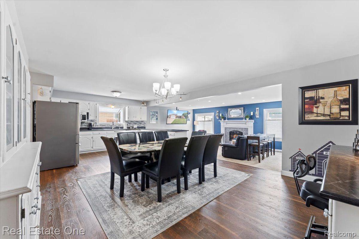 14125 WILLIAMSBURG Drive