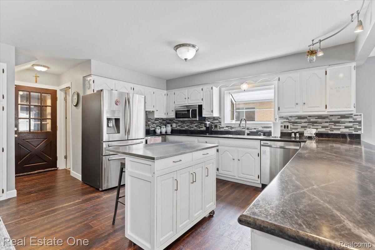 14125 WILLIAMSBURG Drive