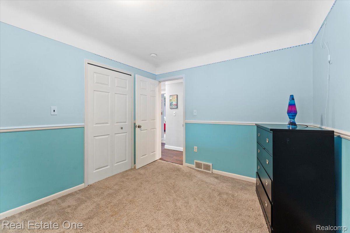 14125 WILLIAMSBURG Drive