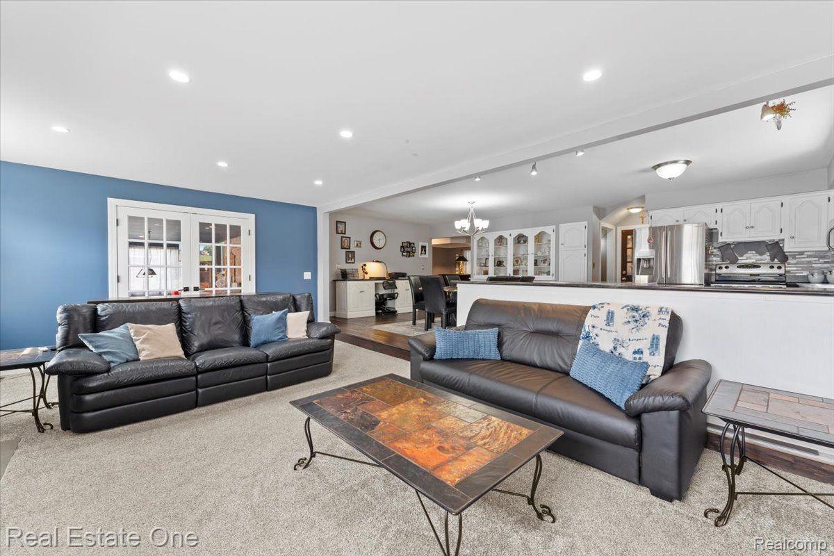 14125 WILLIAMSBURG Drive