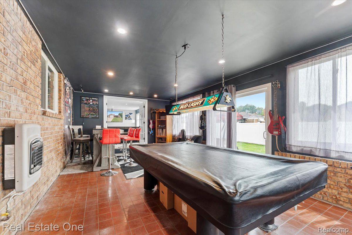 14125 WILLIAMSBURG Drive