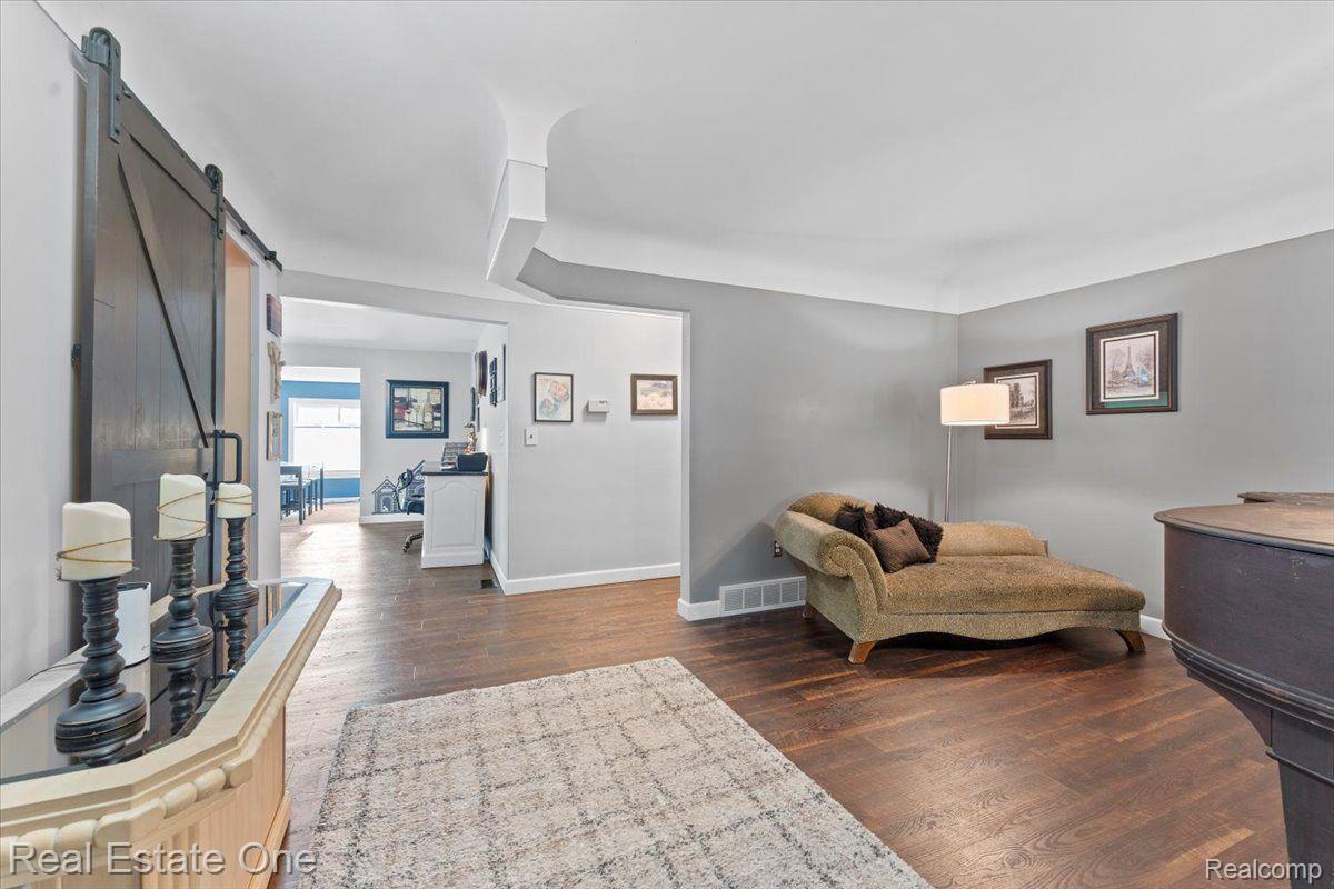 14125 WILLIAMSBURG Drive