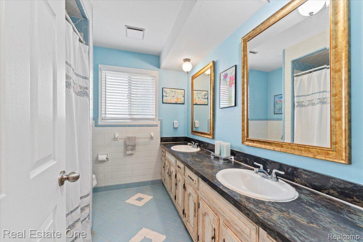14125 WILLIAMSBURG Drive