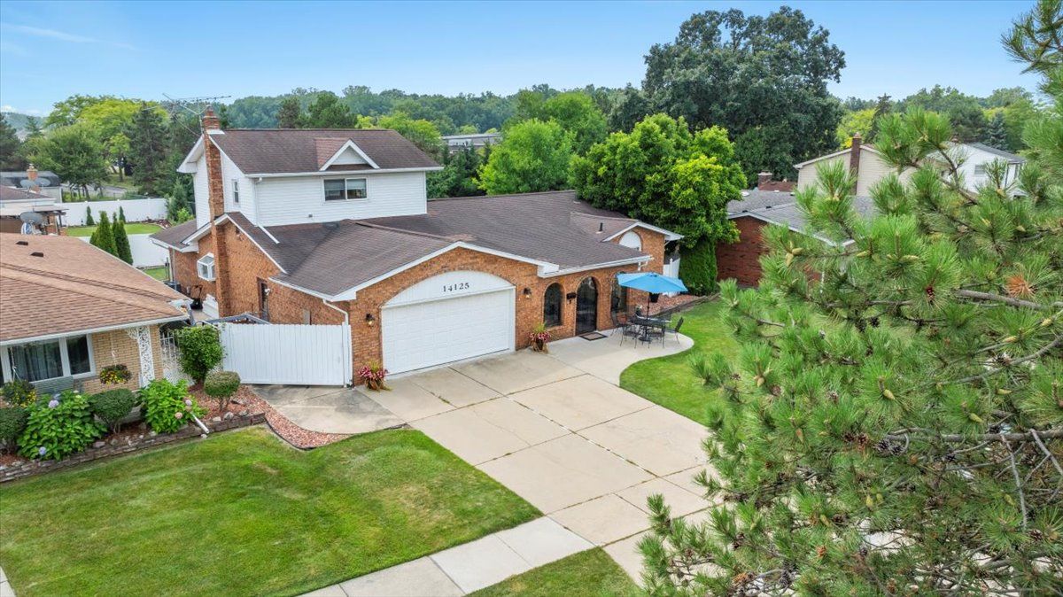 14125 WILLIAMSBURG Drive