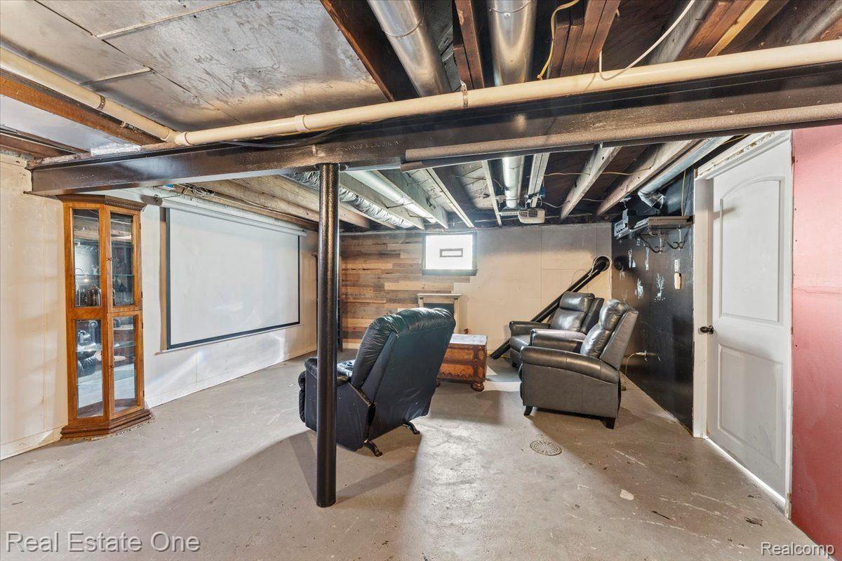 153 SAINT JOHNS Street