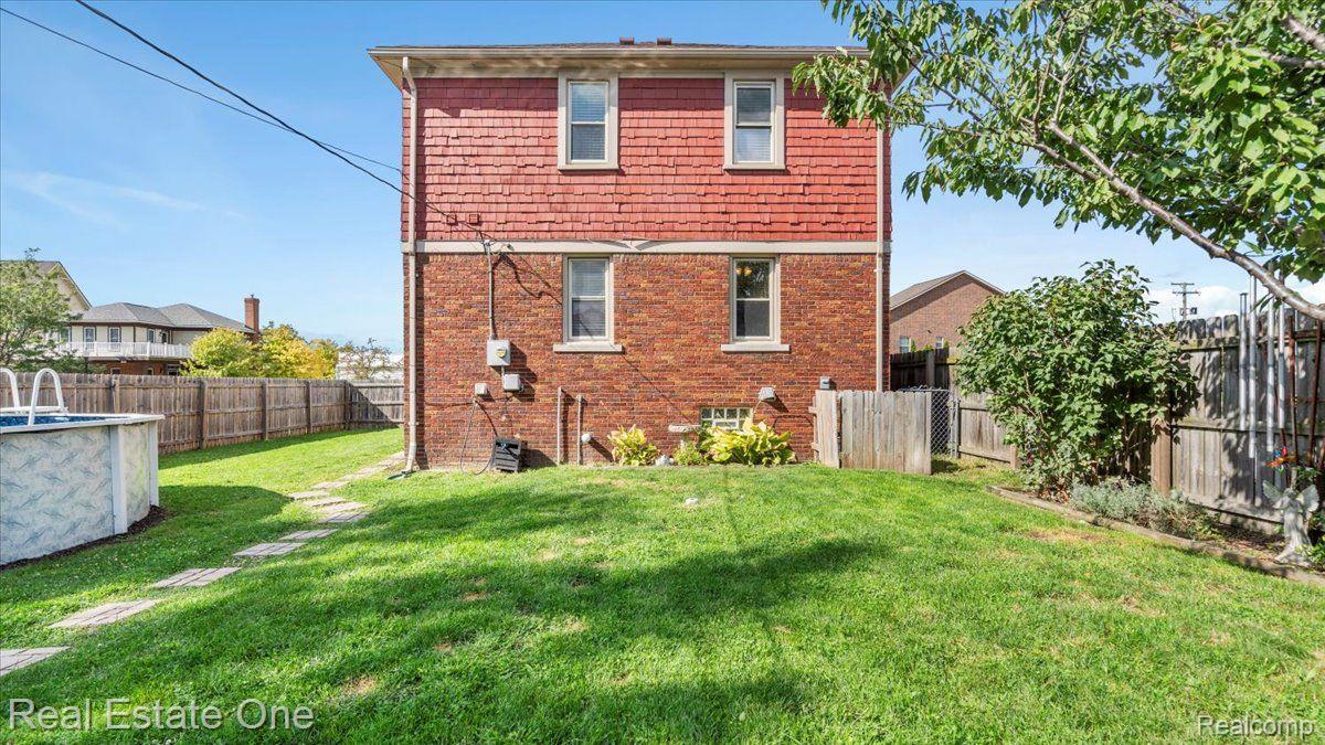 153 SAINT JOHNS Street