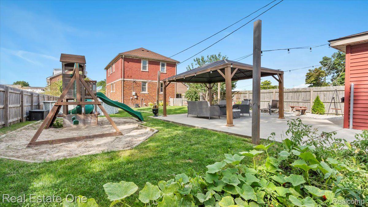 153 SAINT JOHNS Street