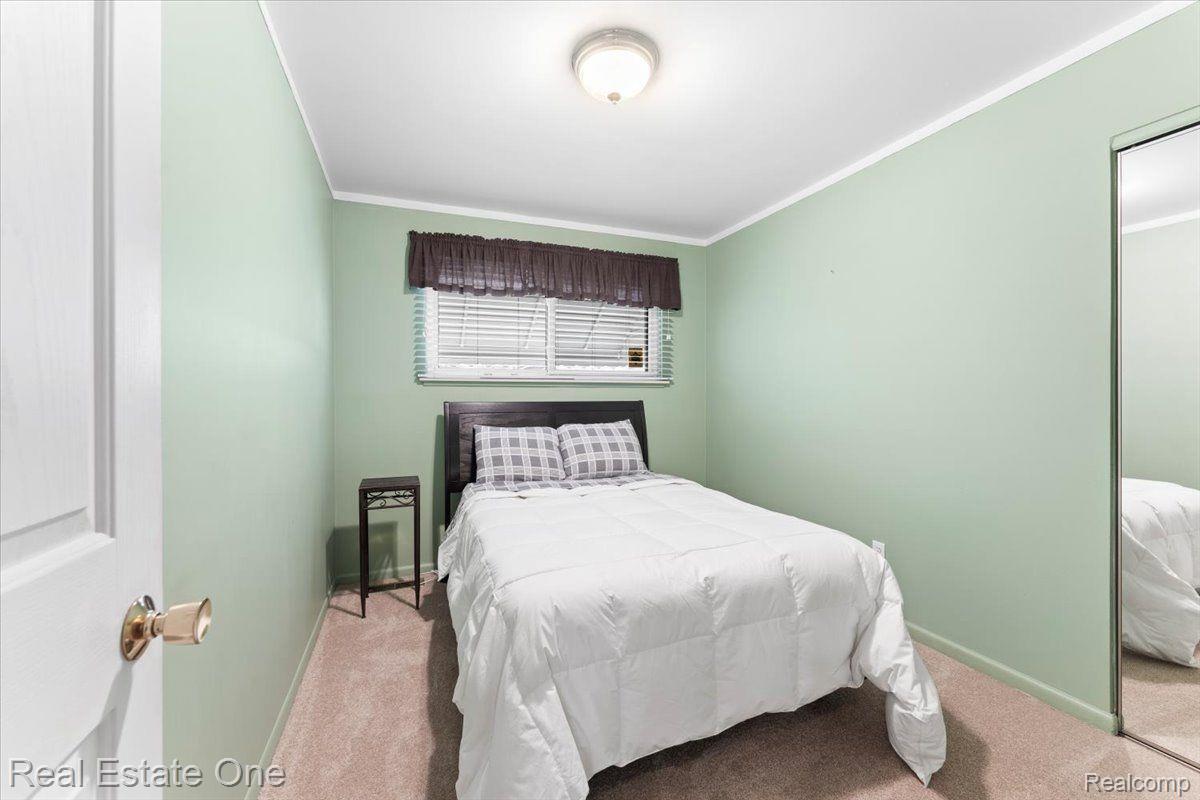 7664 WILLIAM Street