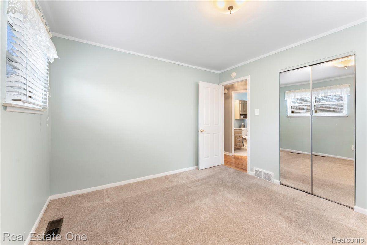 7664 WILLIAM Street