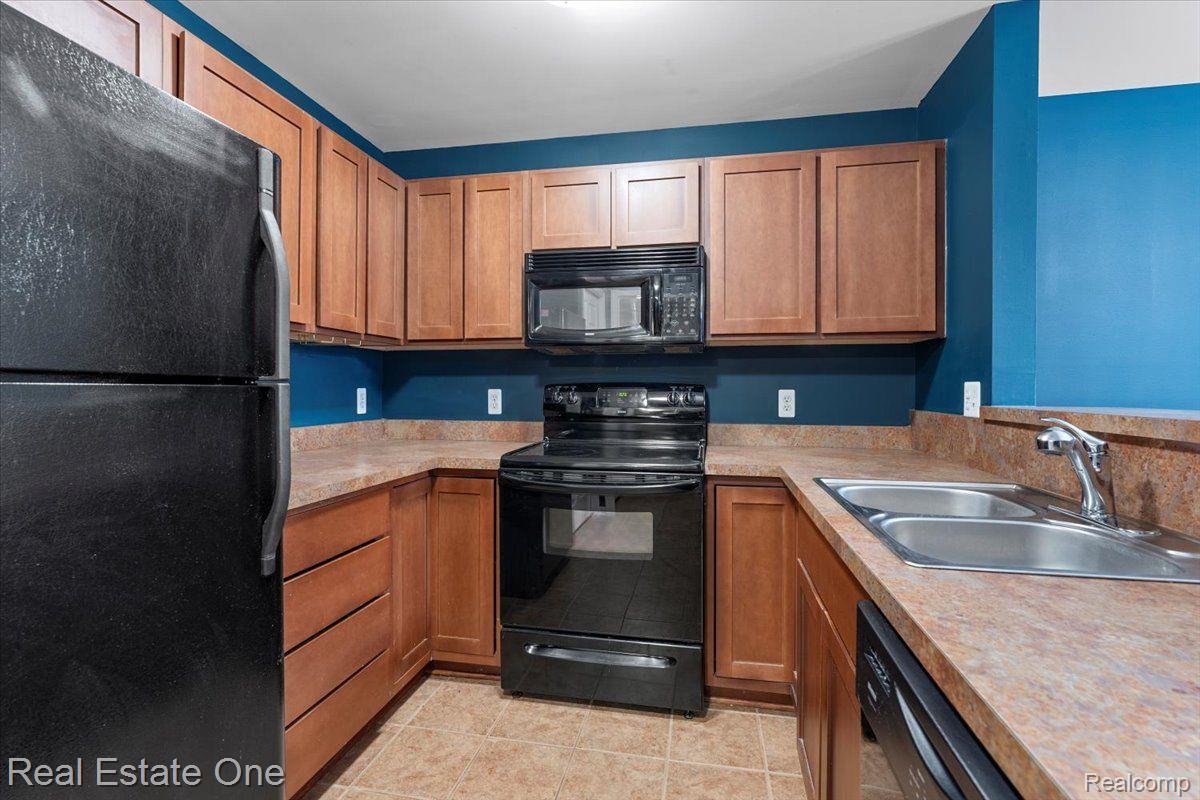 23903 GREENWOOD Drive 106