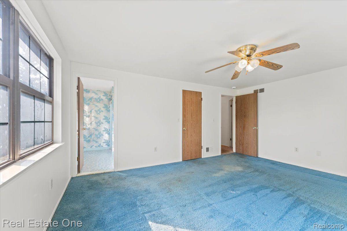 18040 PARKRIDGE Drive