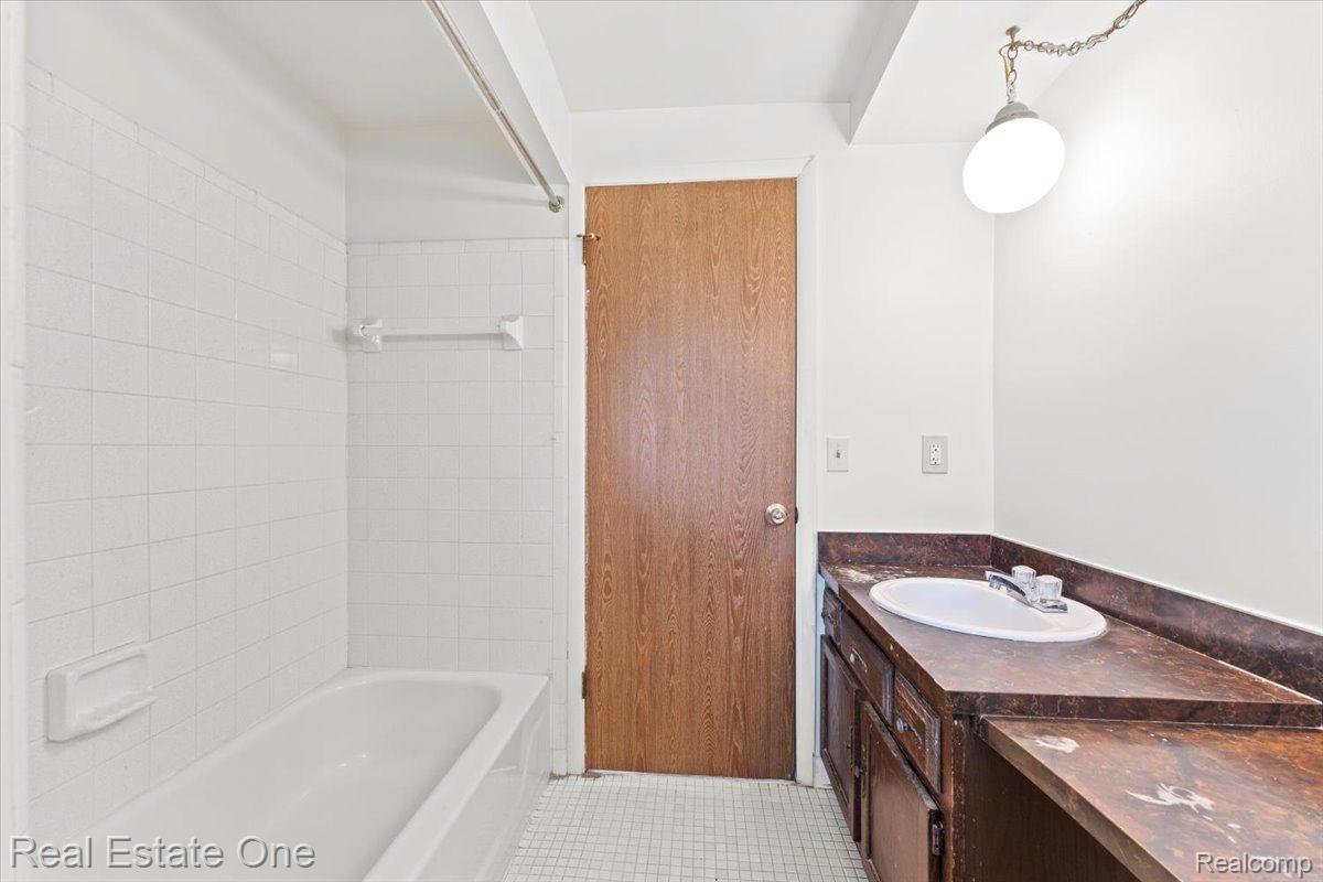 18040 PARKRIDGE Drive