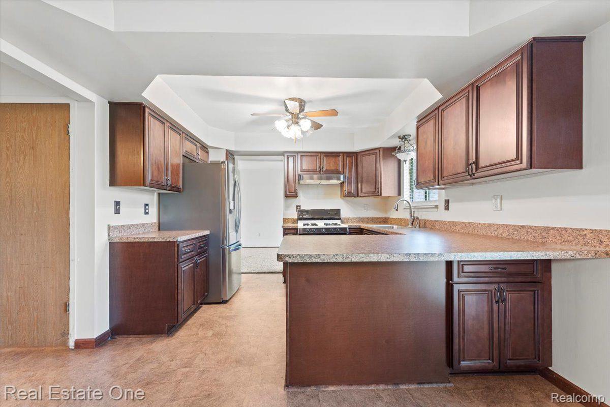 18040 PARKRIDGE Drive