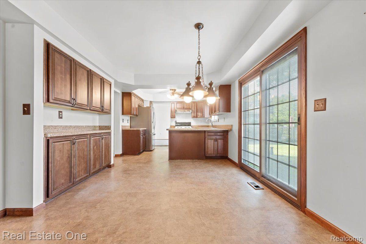 18040 PARKRIDGE Drive