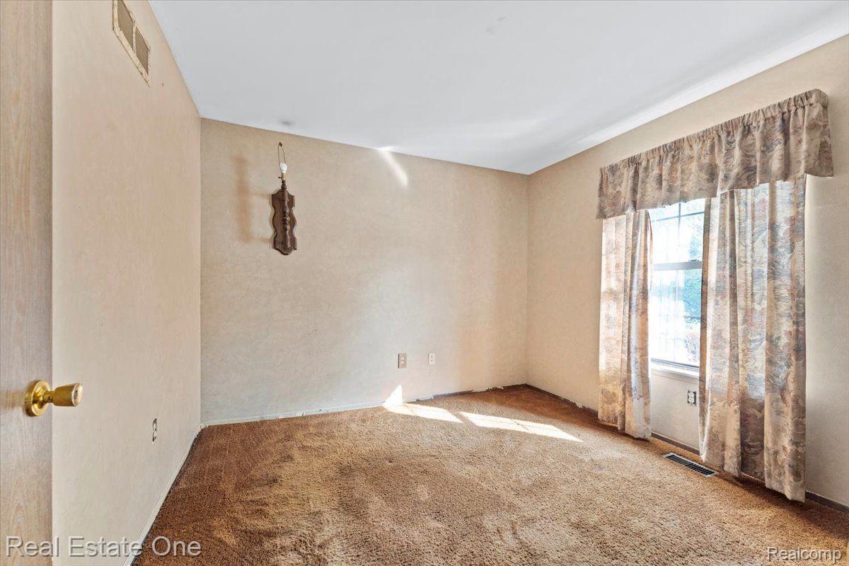 18040 PARKRIDGE Drive