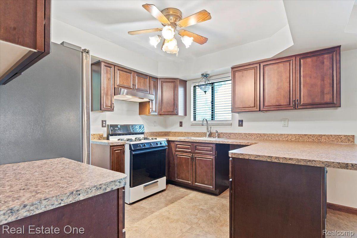 18040 PARKRIDGE Drive