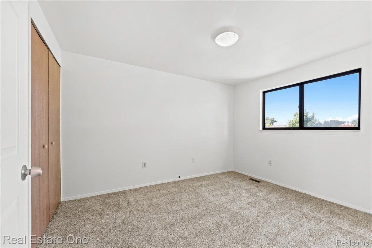 18040 PARKRIDGE Drive