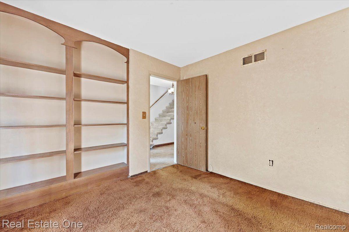18040 PARKRIDGE Drive