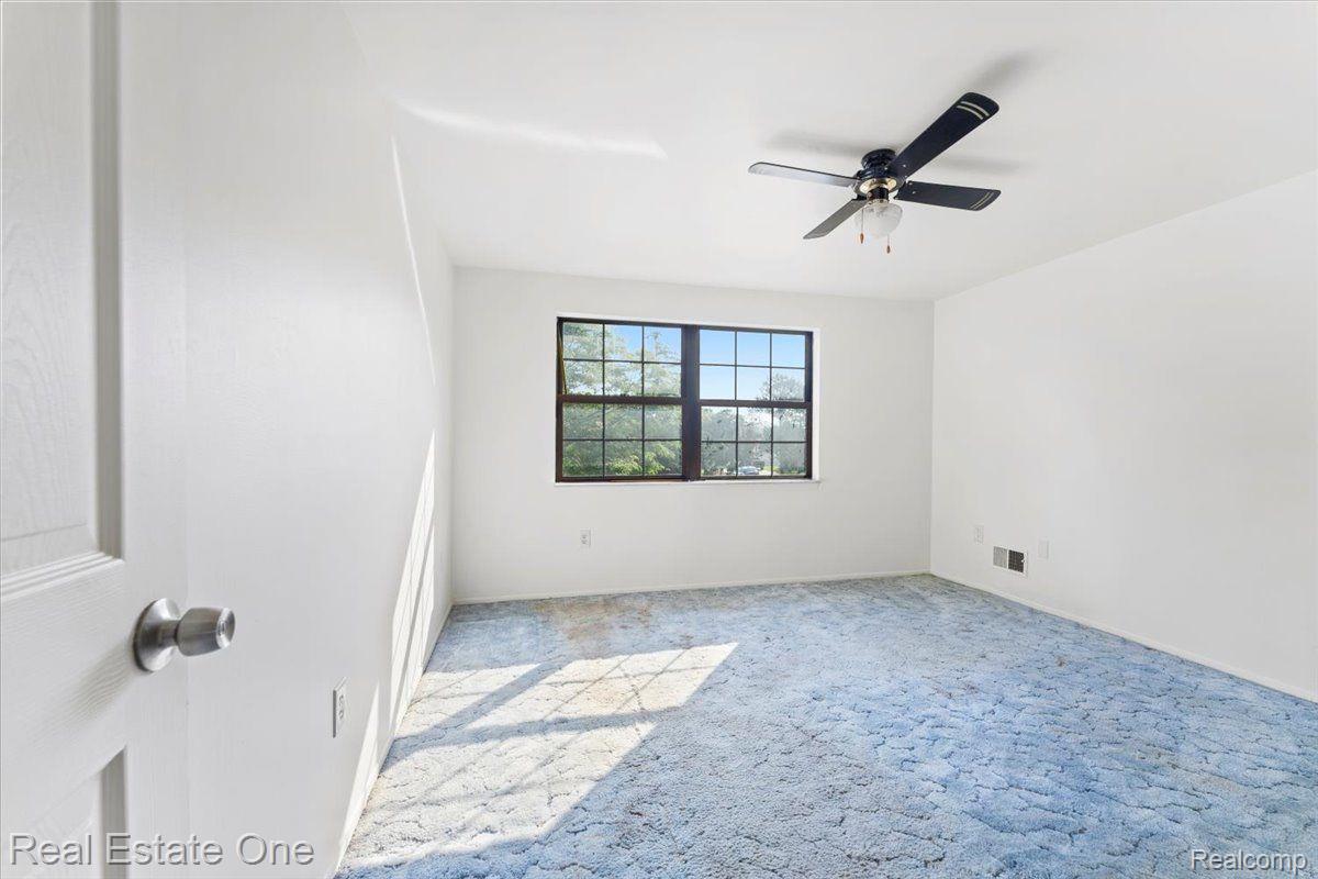 18040 PARKRIDGE Drive