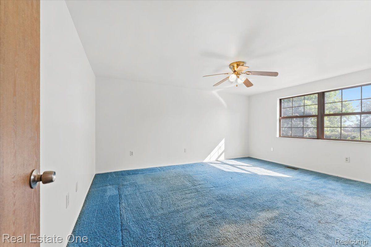 18040 PARKRIDGE Drive