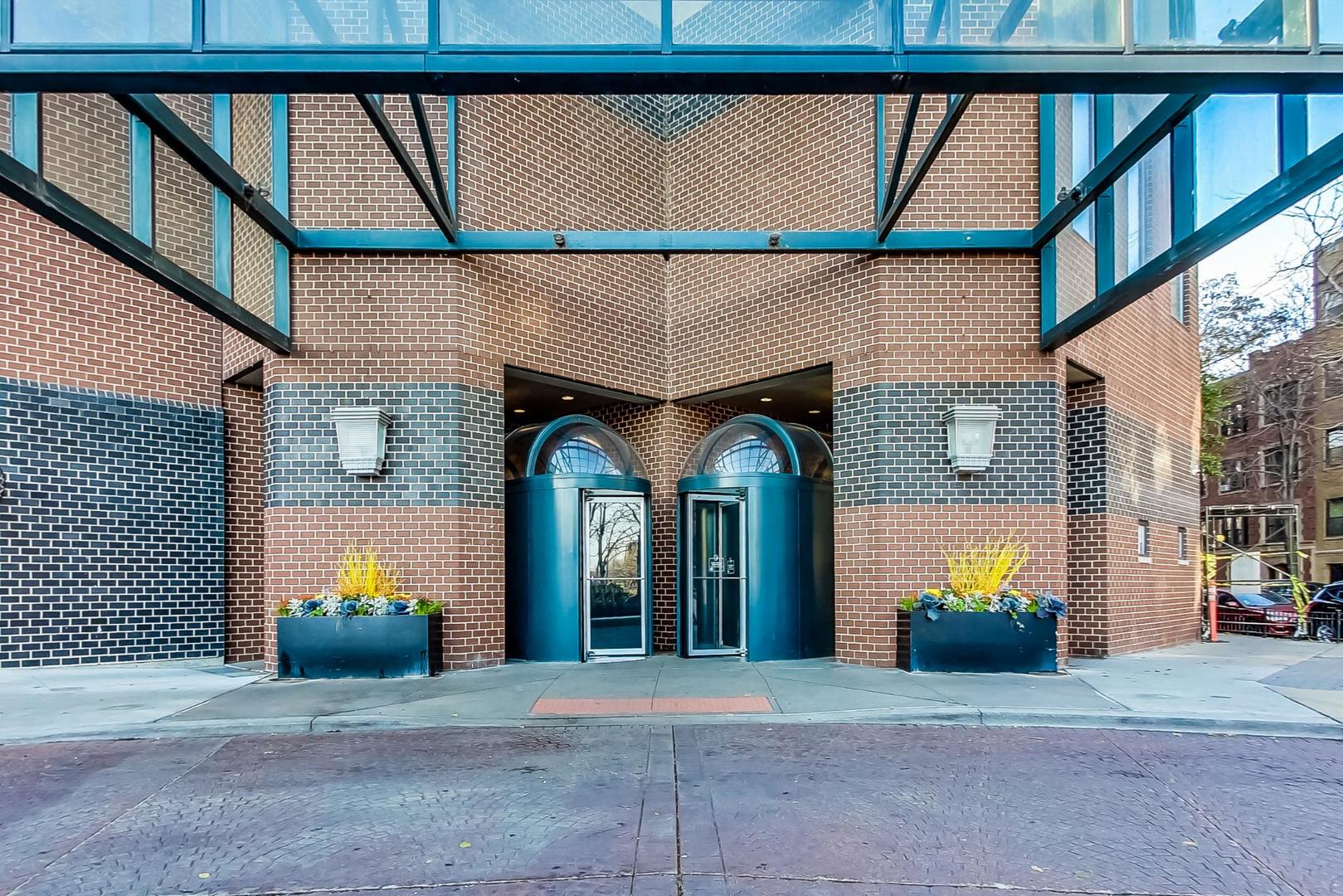 3660 N Lake Shore Drive Unit: 2612