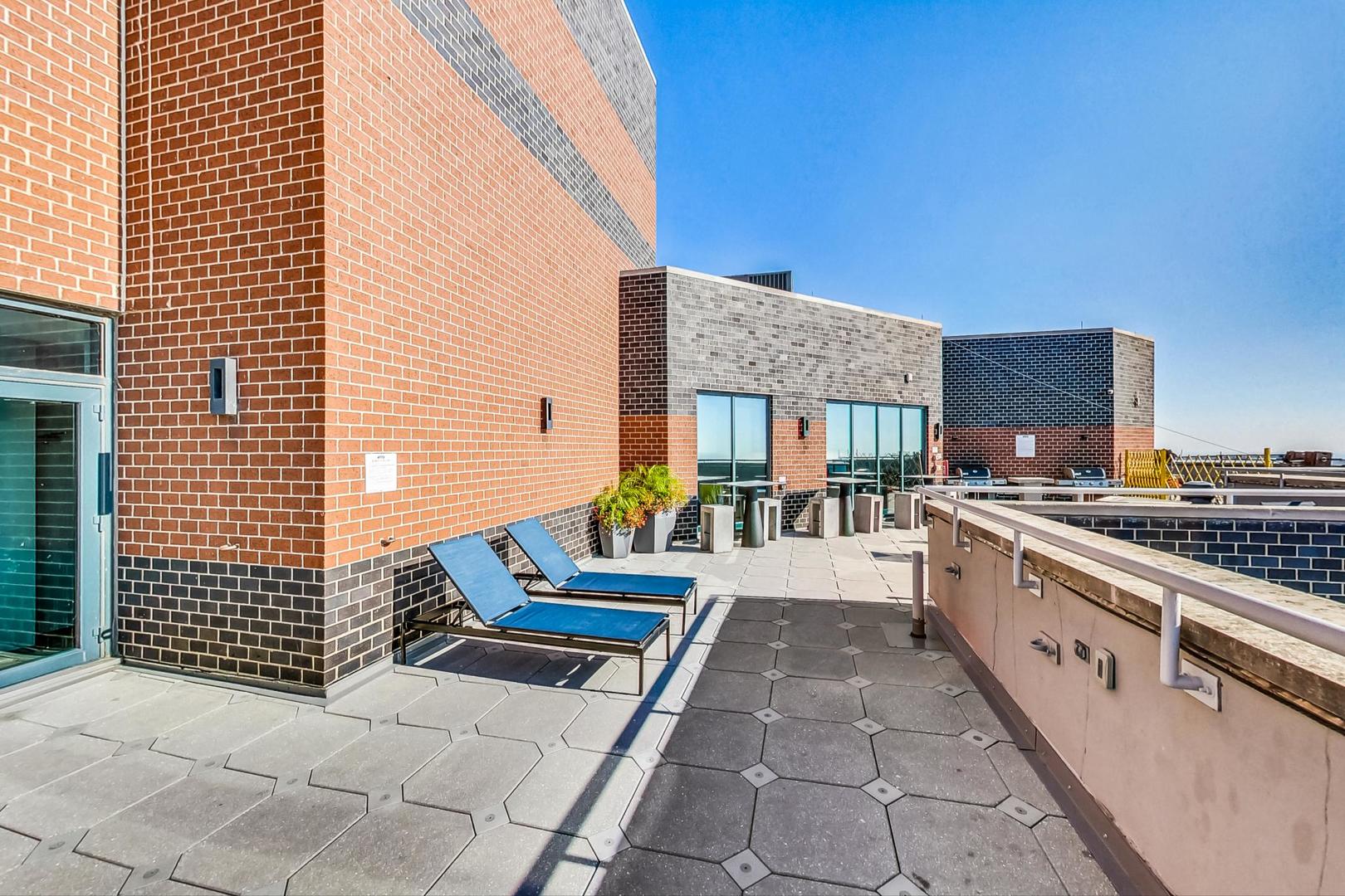 3660 N Lake Shore Drive Unit: 2612