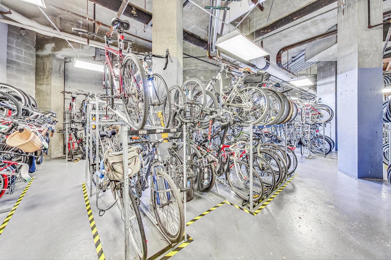 3660 N Lake Shore Drive Unit: 2612