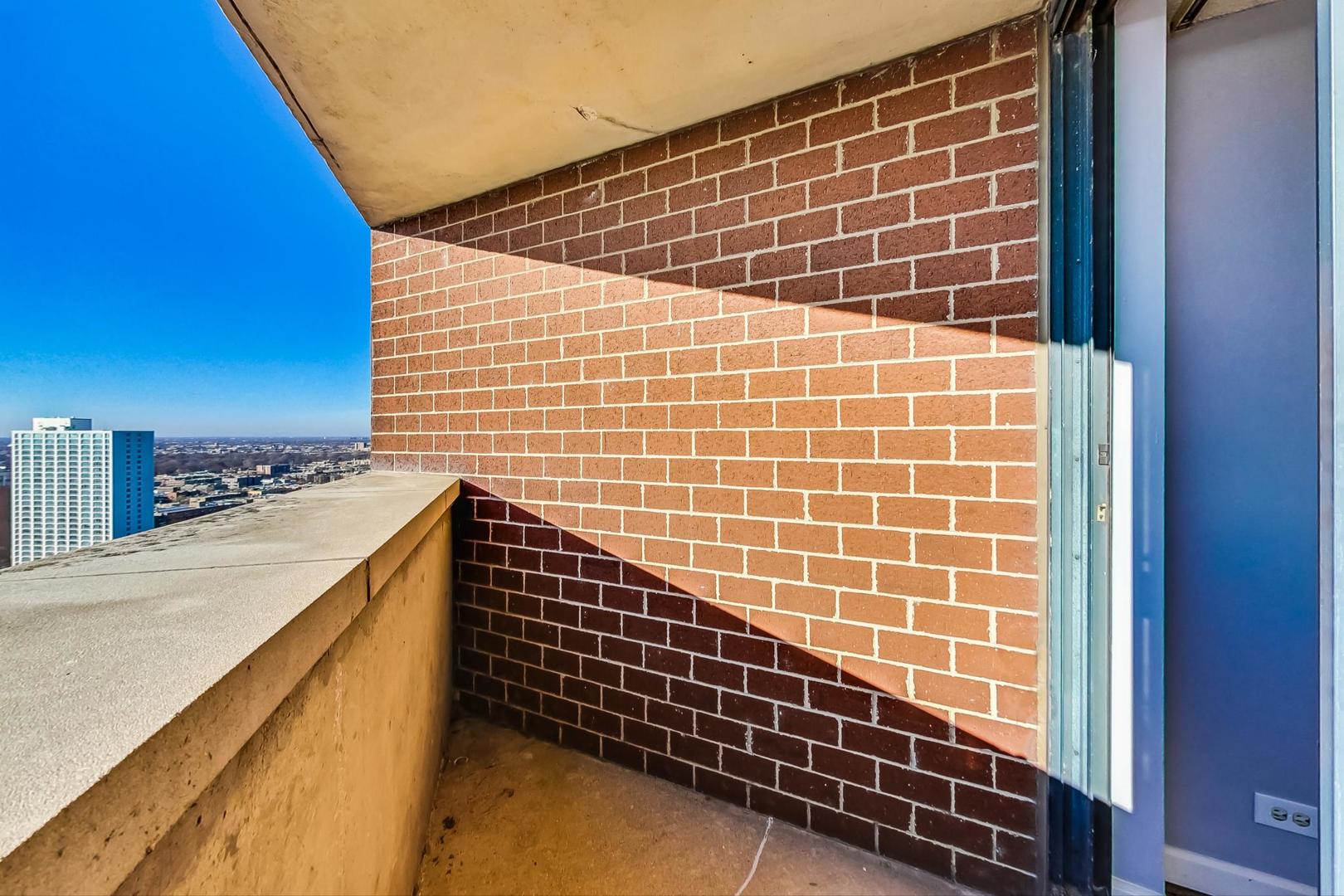 3660 N Lake Shore Drive Unit: 2612