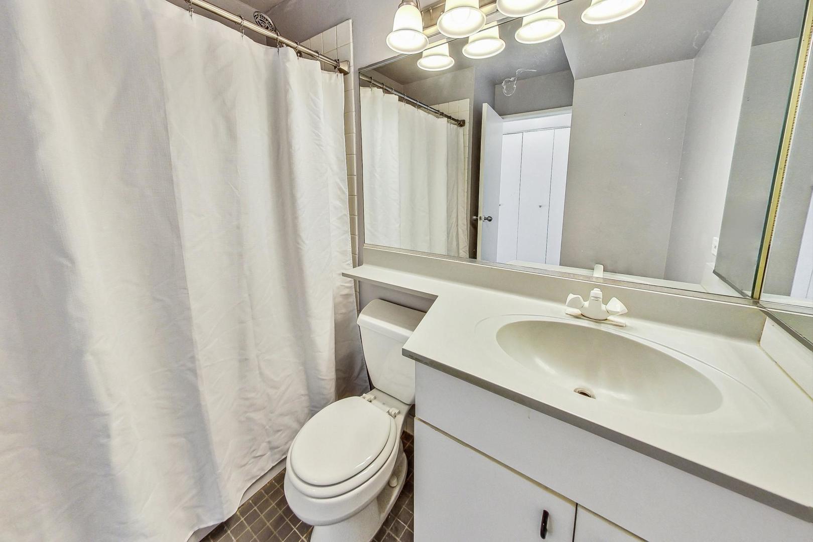 3660 N Lake Shore Drive Unit: 2612