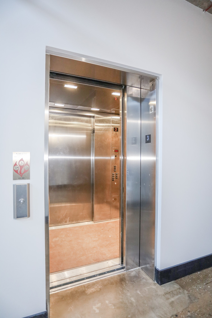 4046 N Hermitage Avenue Unit: 204