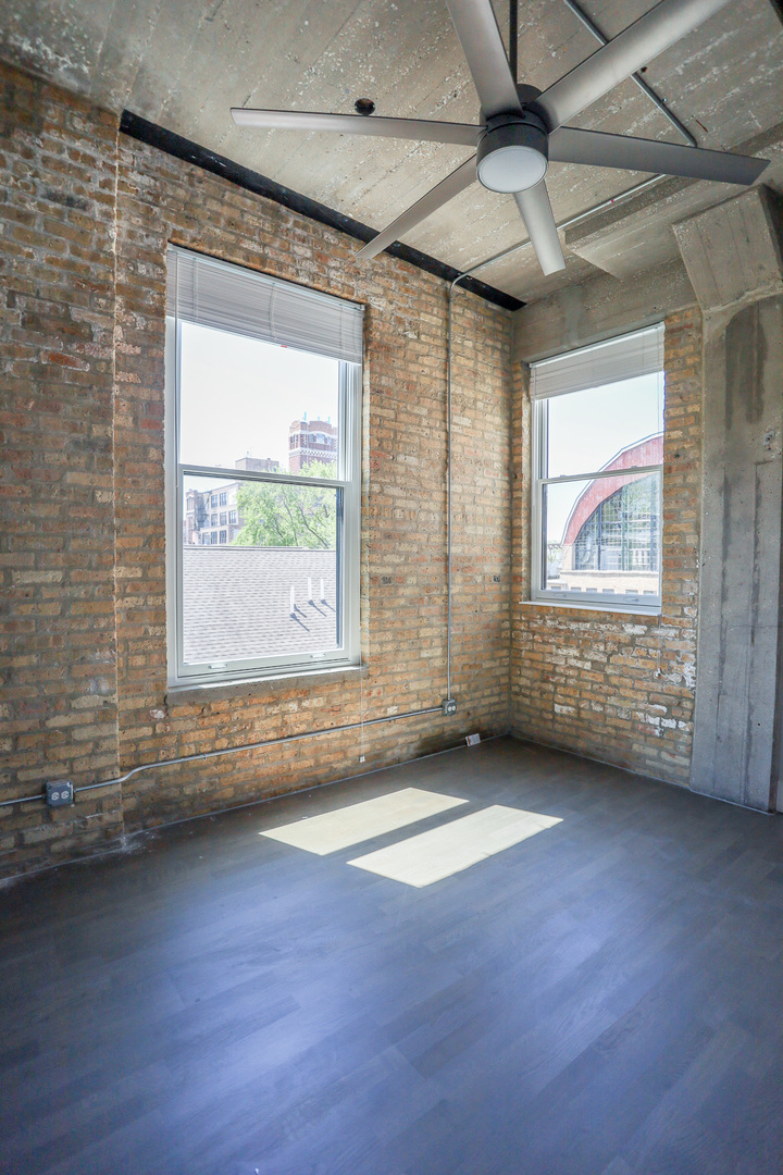 4046 N Hermitage Avenue Unit: 204