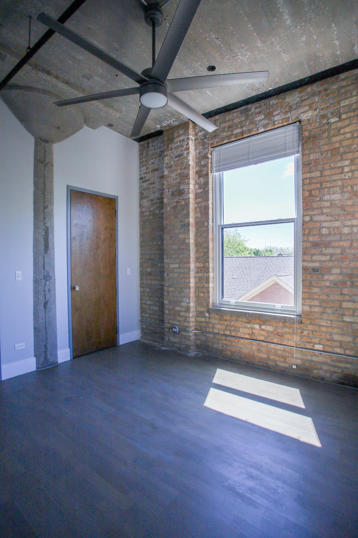 4046 N Hermitage Avenue Unit: 204