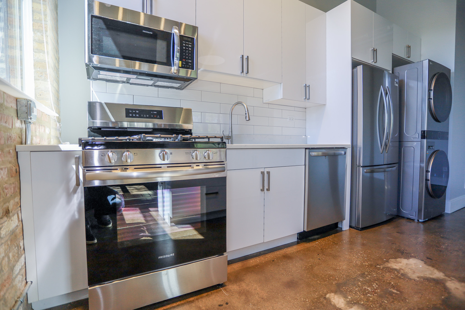 4046 N Hermitage Avenue Unit: 204