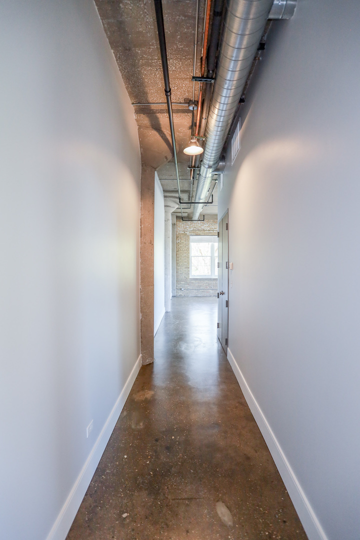 4046 N Hermitage Avenue Unit: 204