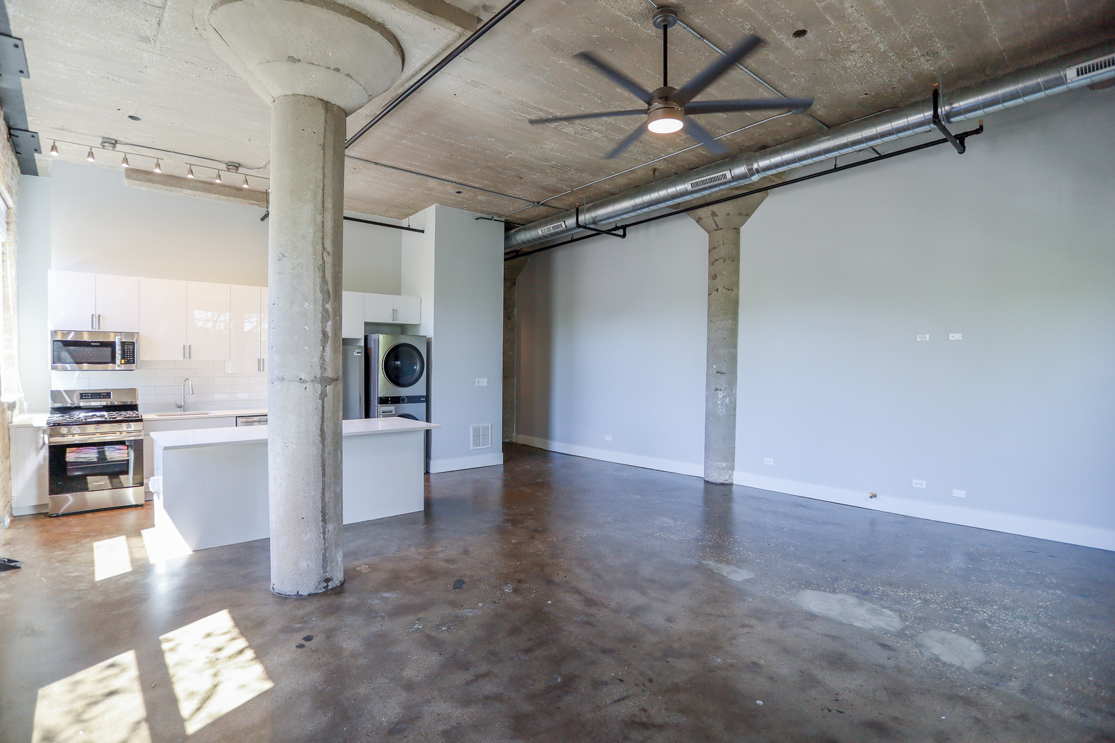 4046 N Hermitage Avenue Unit: 204