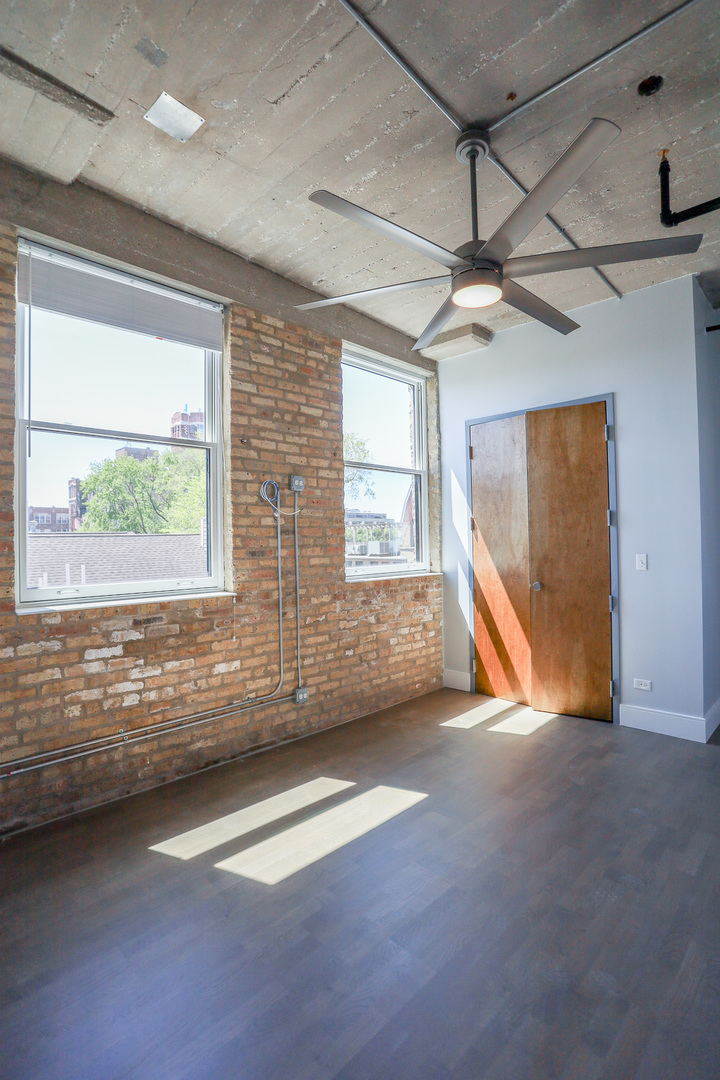 4046 N Hermitage Avenue Unit: 204