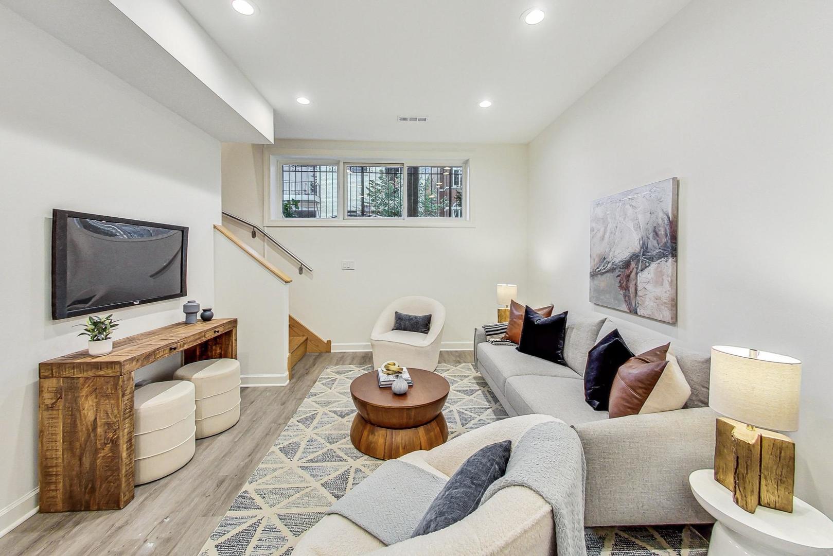 2002 W Race Avenue Unit: 1W