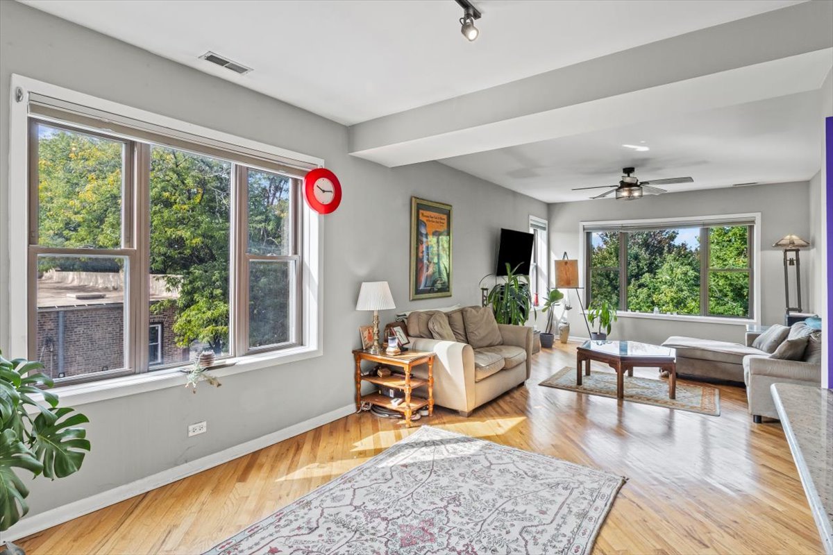 5221 N Hoyne Avenue Unit: 3