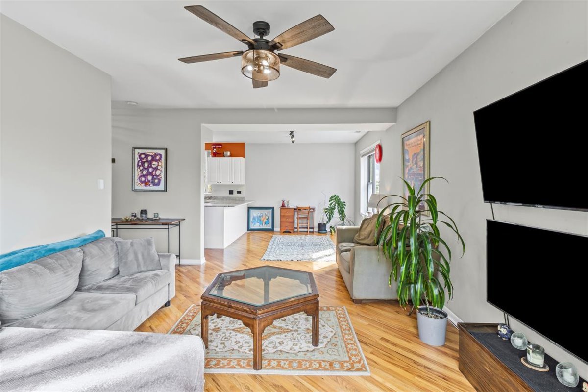 5221 N Hoyne Avenue Unit: 3