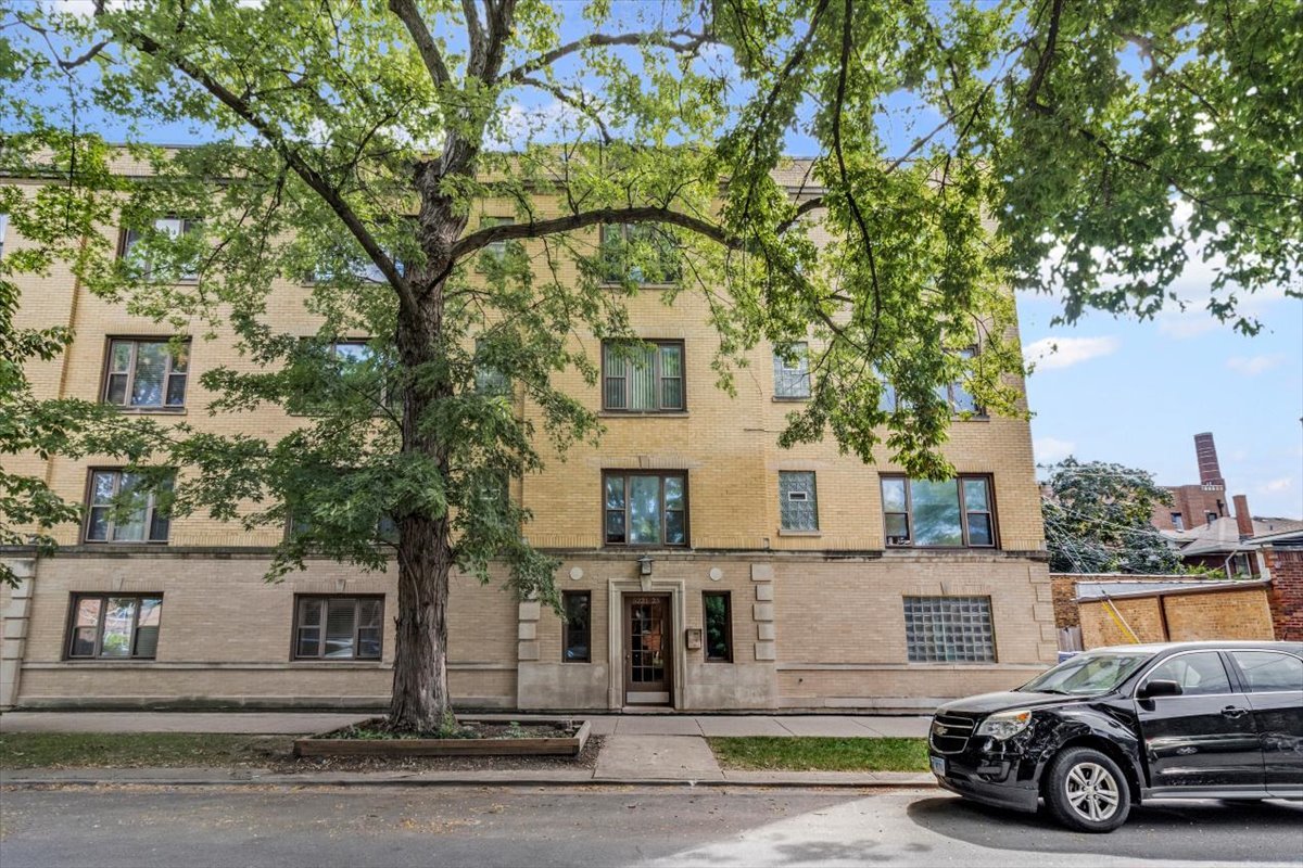 5221 N Hoyne Avenue Unit: 3