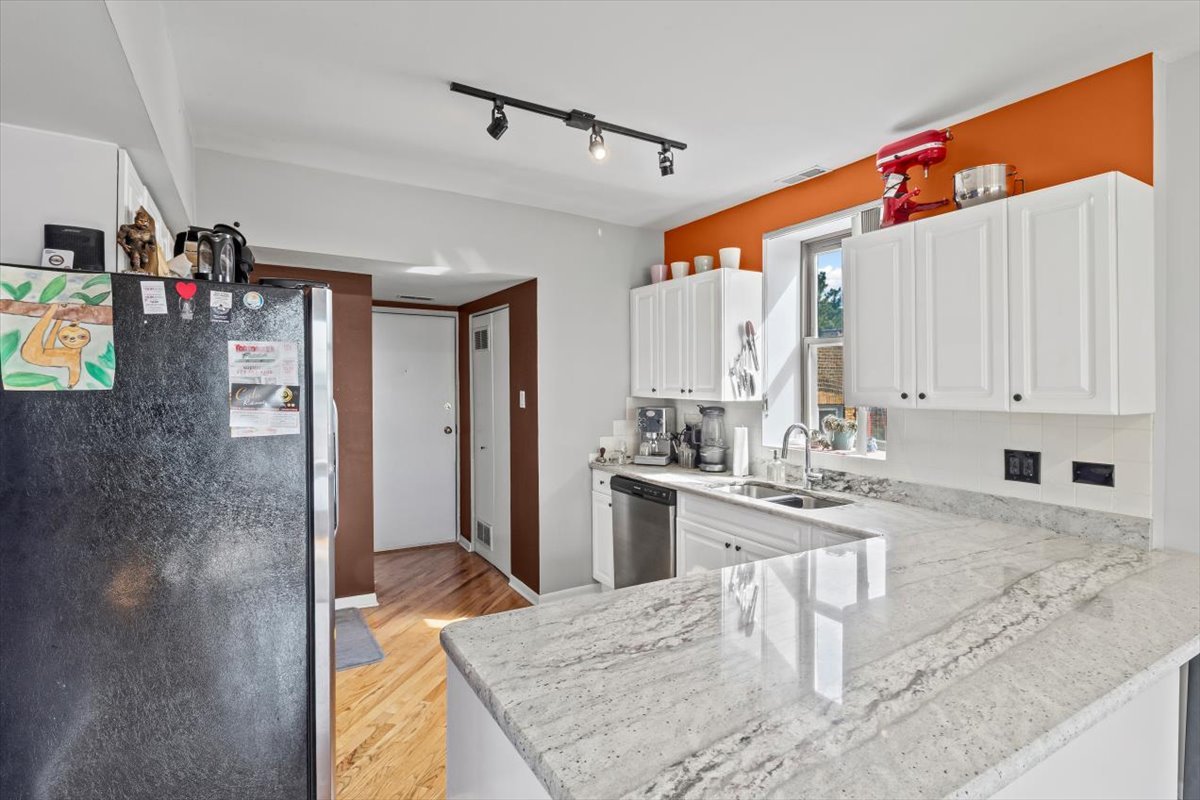 5221 N Hoyne Avenue Unit: 3