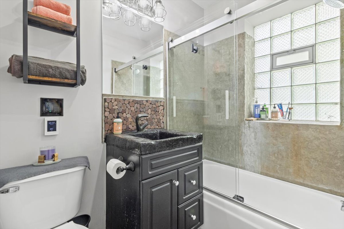 5221 N Hoyne Avenue Unit: 3