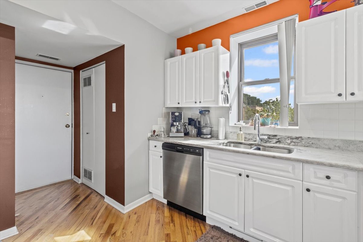 5221 N Hoyne Avenue Unit: 3