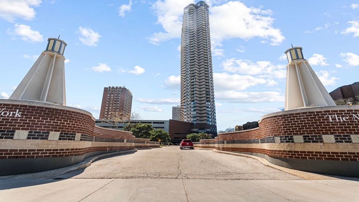 3660 N Lake Shore Drive Unit: 4007