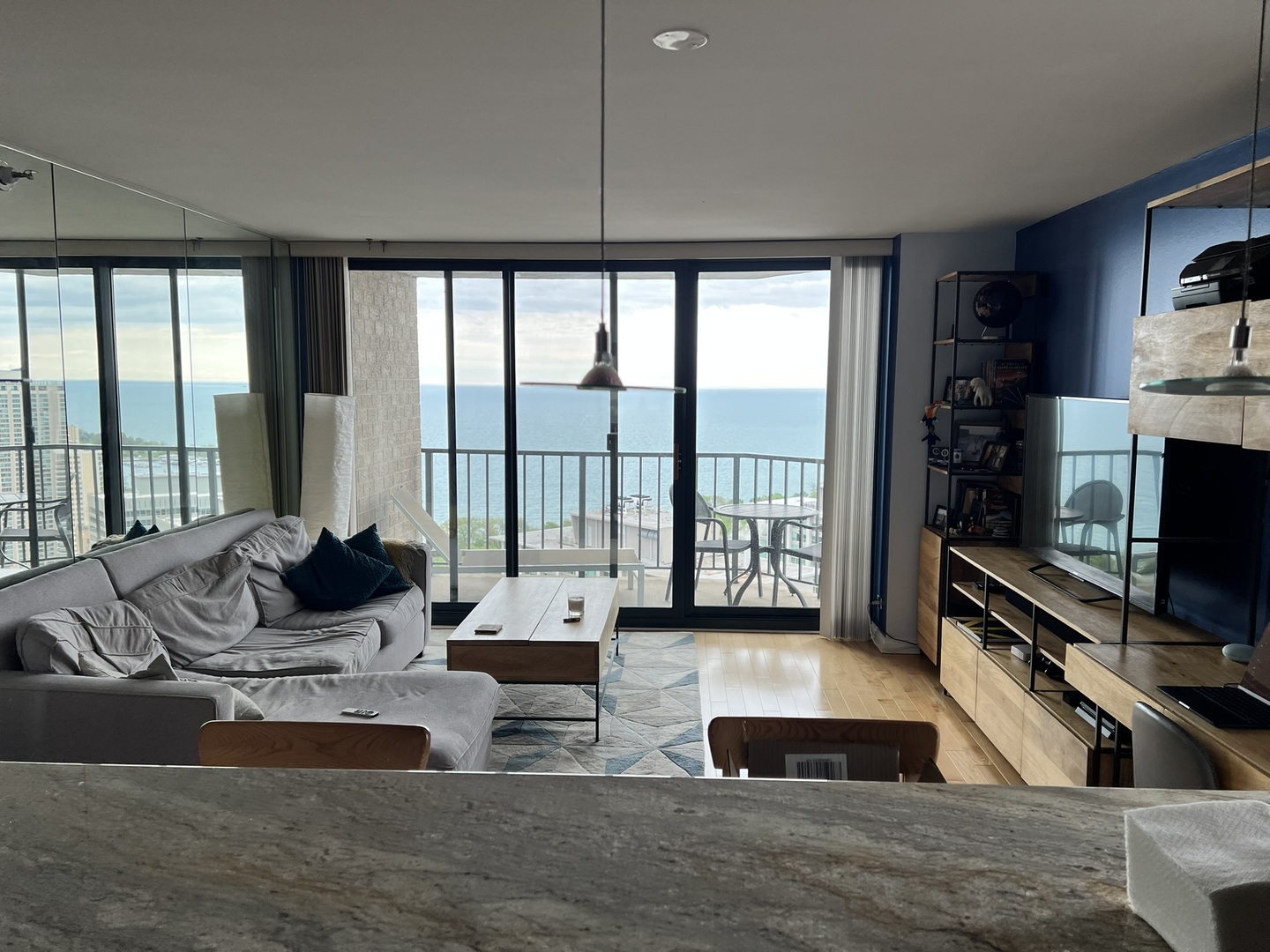 3660 N Lake Shore Drive Unit: 4007
