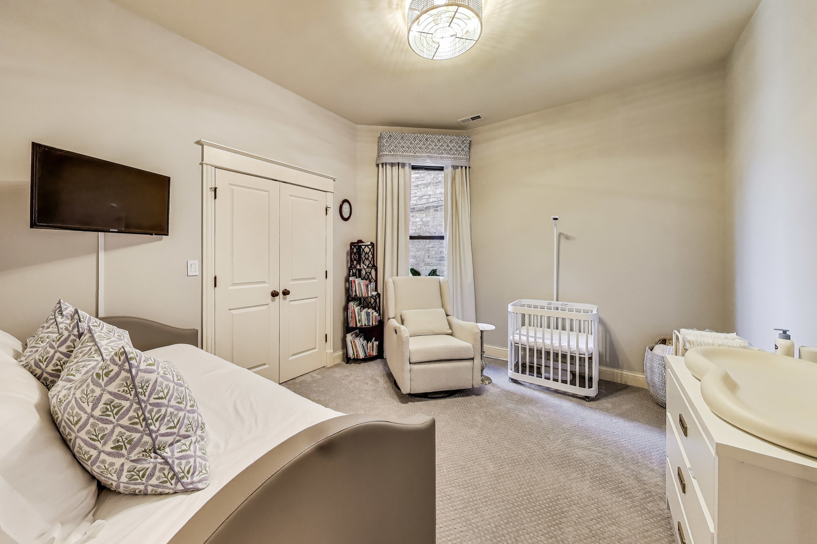 1420 W Belle Plaine Avenue Unit: 1E