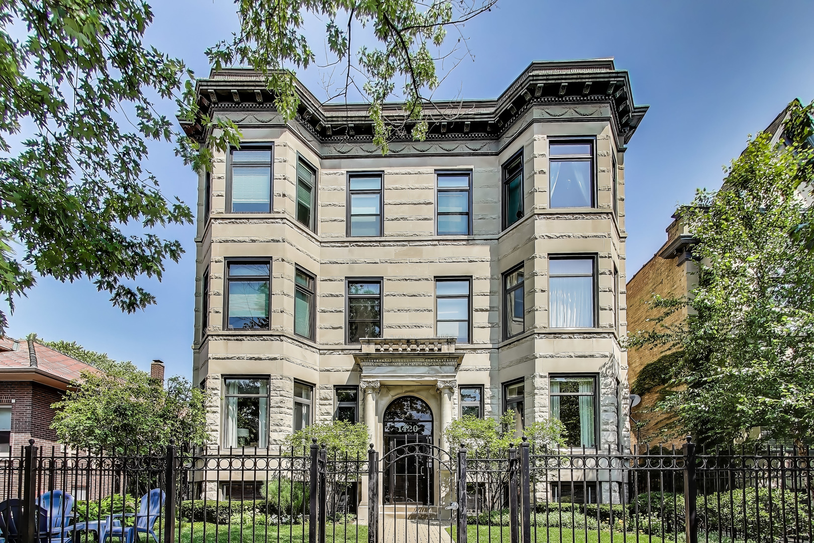 1420 W Belle Plaine Avenue Unit: 1E
