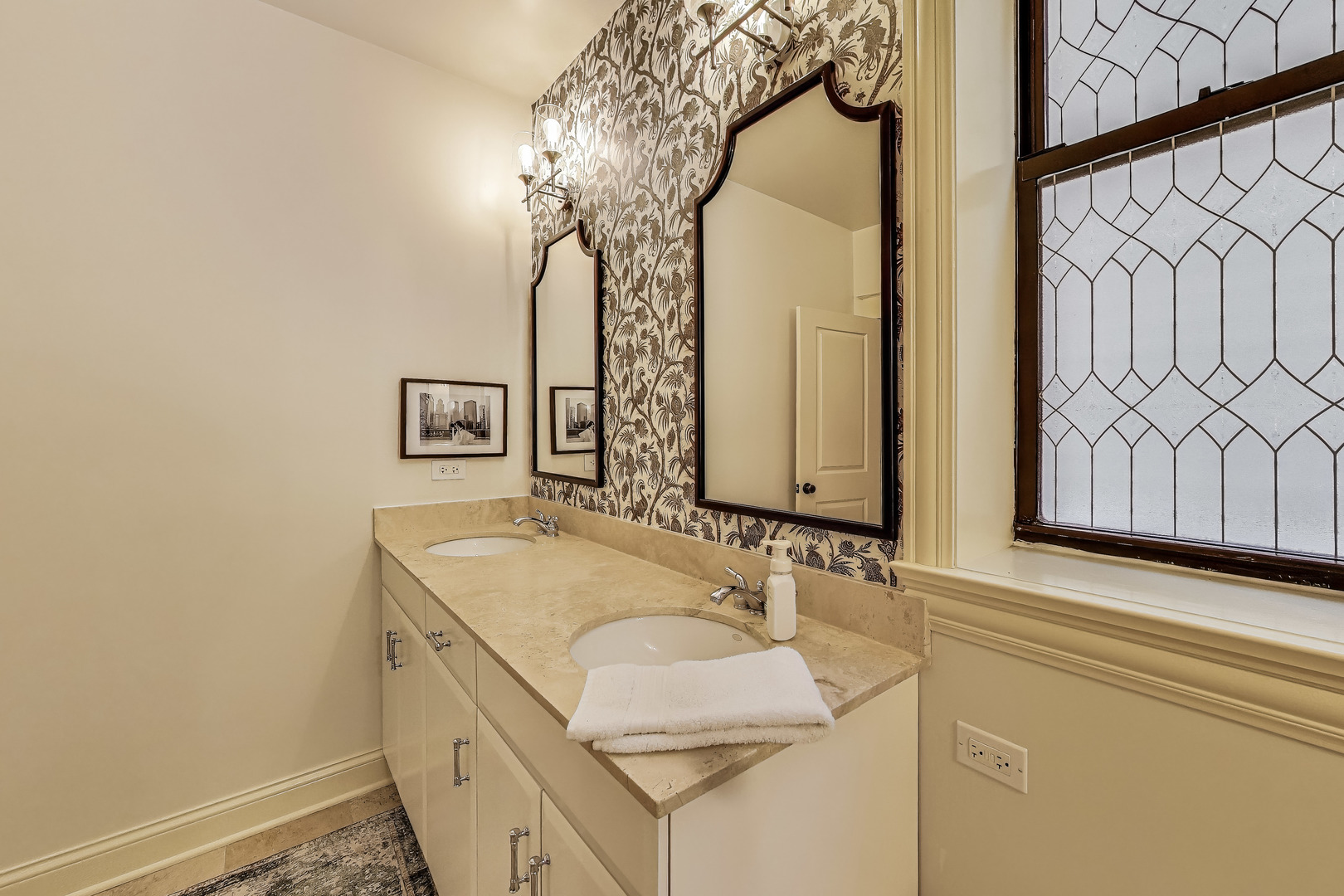 1420 W Belle Plaine Avenue Unit: 1E